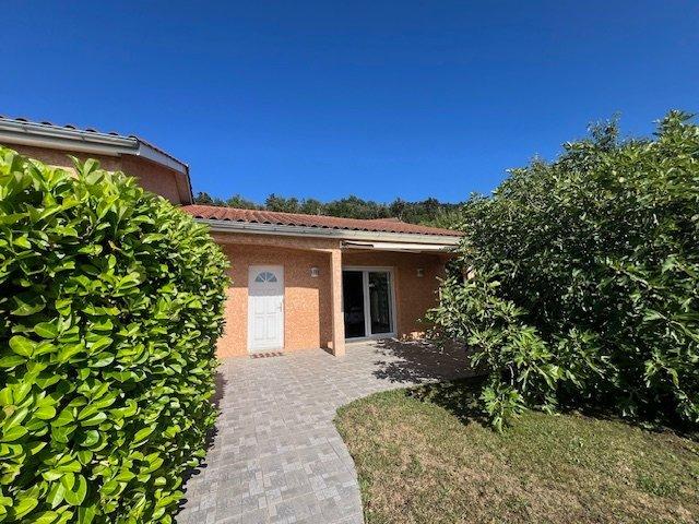 Maison - 92 m² - 5 pièces