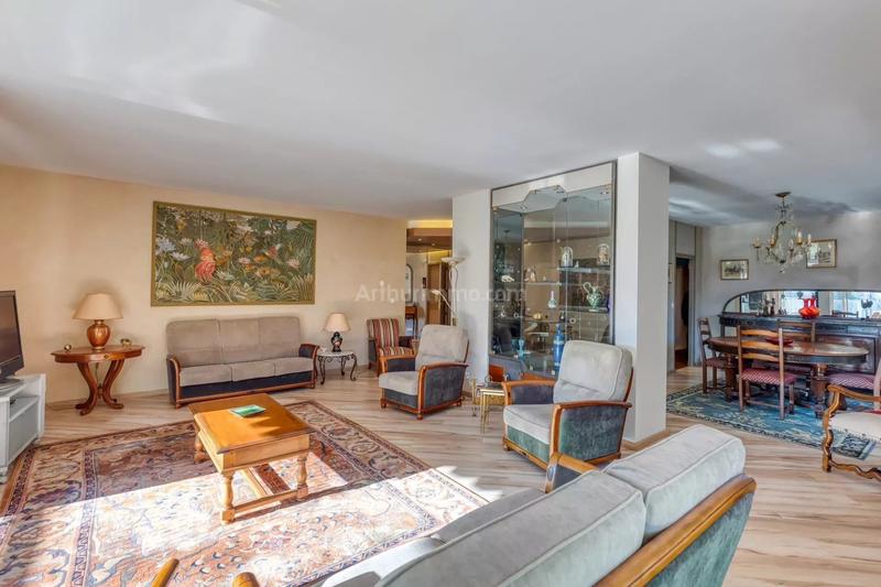 Appartement - 214 m² - 6 pièces