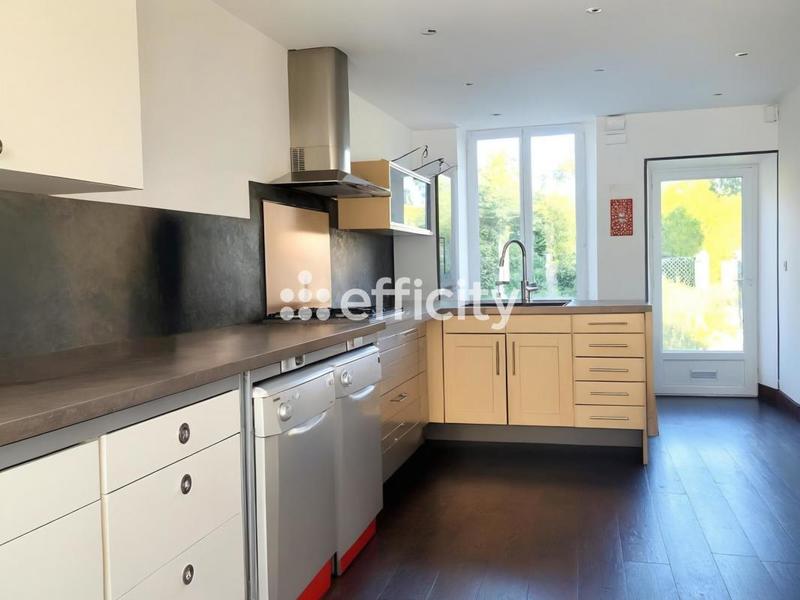 Maison - 230 m² - 7 pièces