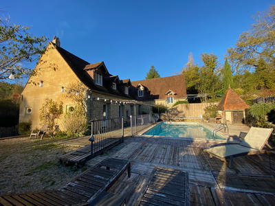 Maison - 265 m² - 10 pièces