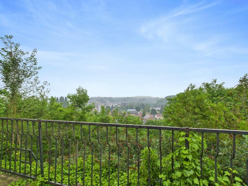 Maison - 180 m² - 8 pièces