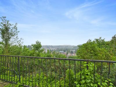 Maison - 180 m² - 8 pièces