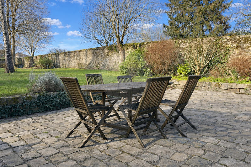 Propriété - 225 m² - 6 pièces