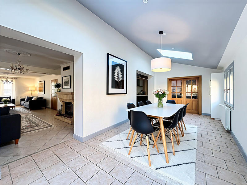 Maison - 215 m² - 10 pièces