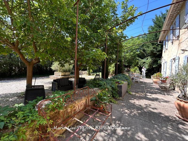 Mas - 273 m² - 10 pièces