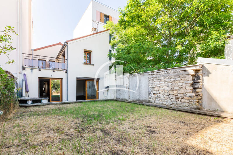 Maison - 250 m² - 6 pièces