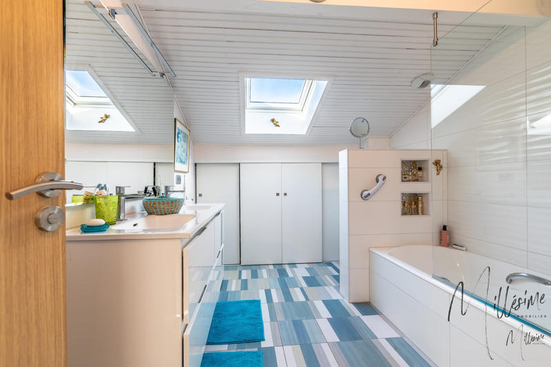 Maison - 180 m² - 7 pièces