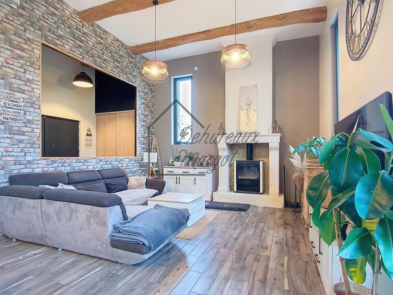 Maison - 210 m² - 8 pièces