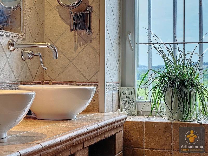 Maison - 210 m² - 6 pièces