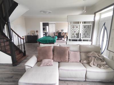 Maison - 305 m² - 9 pièces
