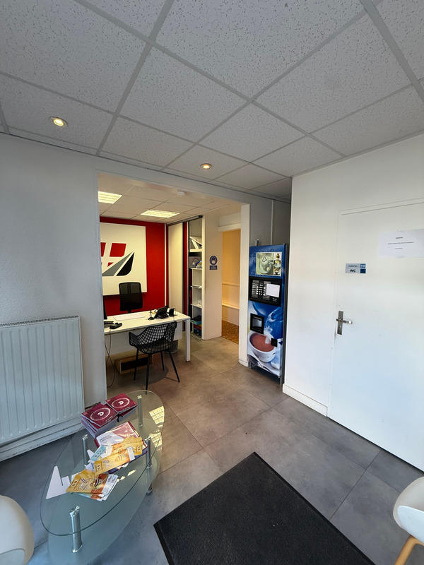 Local commercial - 93 m² - 4 pièces