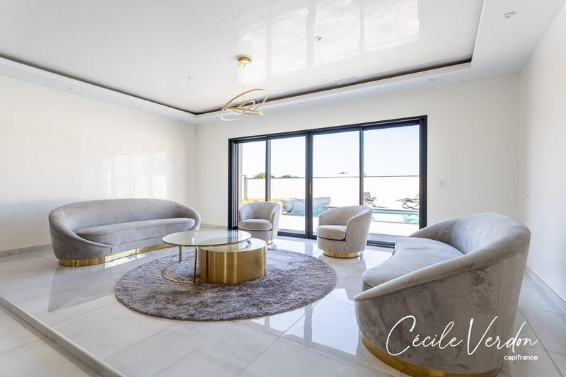 Maison - 226 m² - 9 pièces