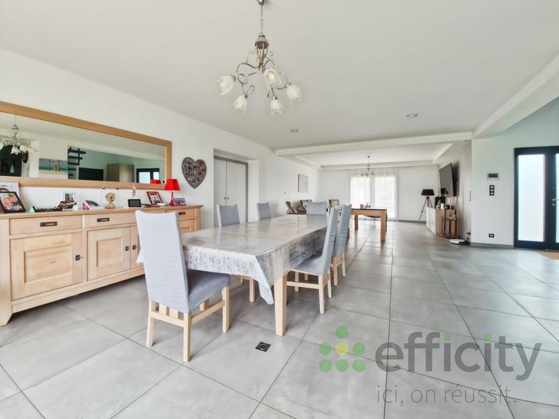 Pavillon - 270 m² - 8 pièces