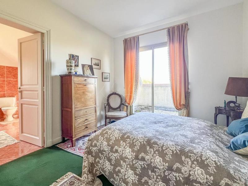 Demeure - 254 m² - 10 pièces