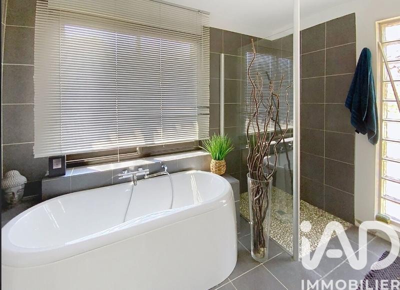 Maison - 196 m² - 5 pièces