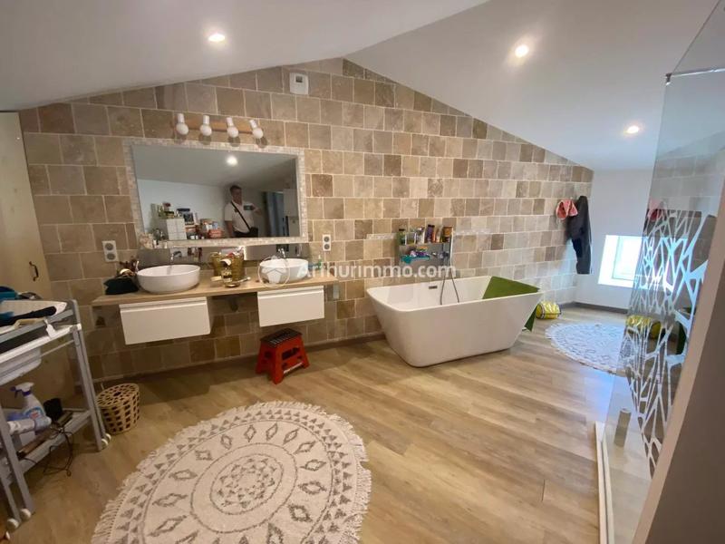 Maison - 201 m² - 6 pièces