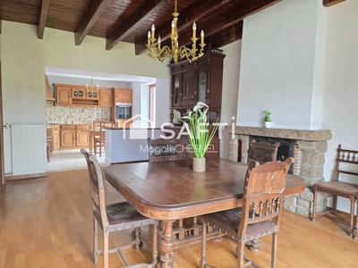 Maison - 93 m² - 5 pièces