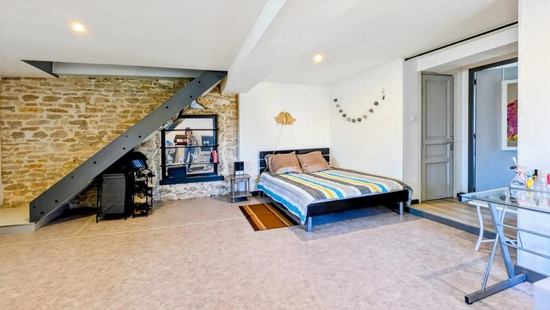 Maison en pierre - 413 m² - 8 pièces