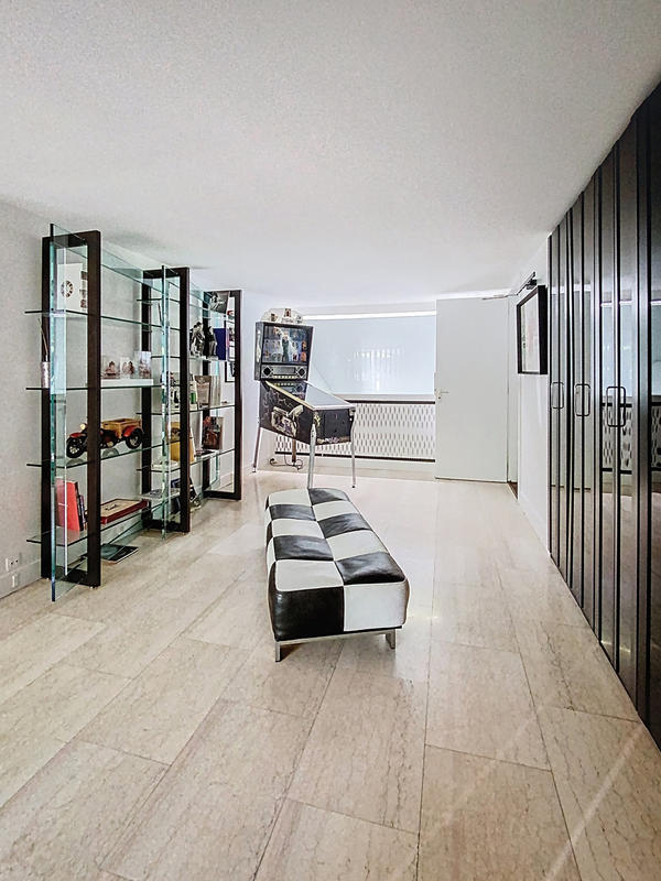 Maison - 345 m² - 15 pièces