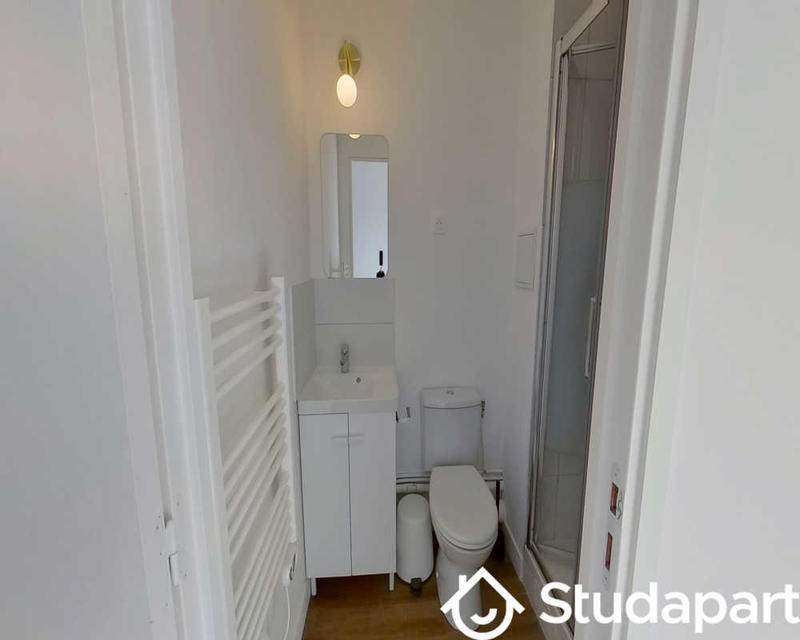 Chambre - 180 m² - 1 pièce