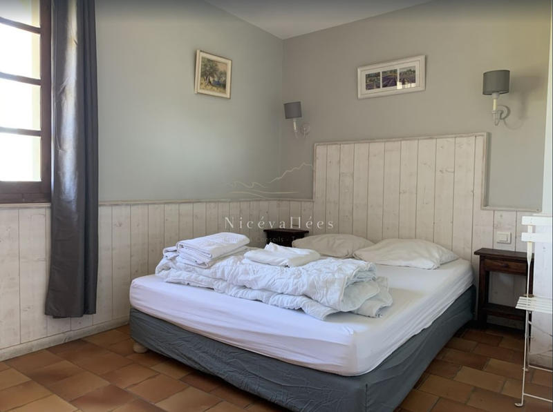 Maison - 180 m² - 8 pièces