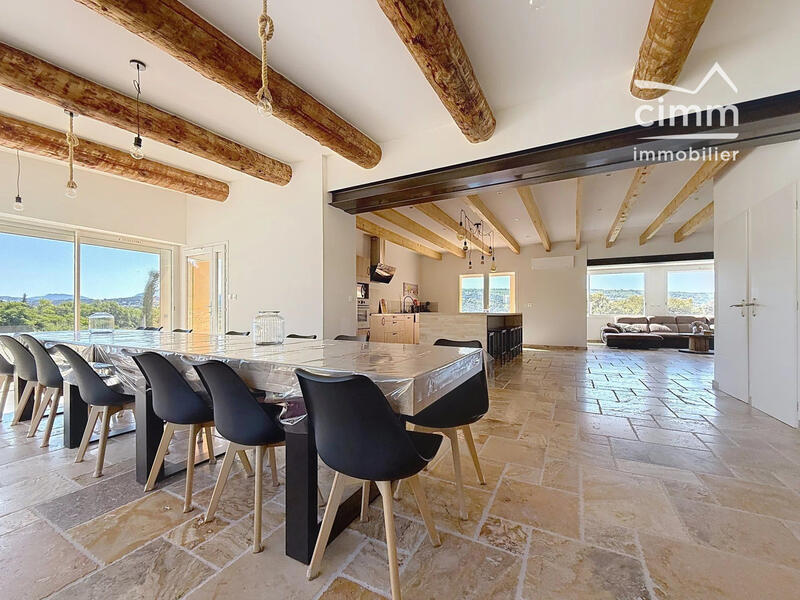 Maison - 280 m² - 15 pièces