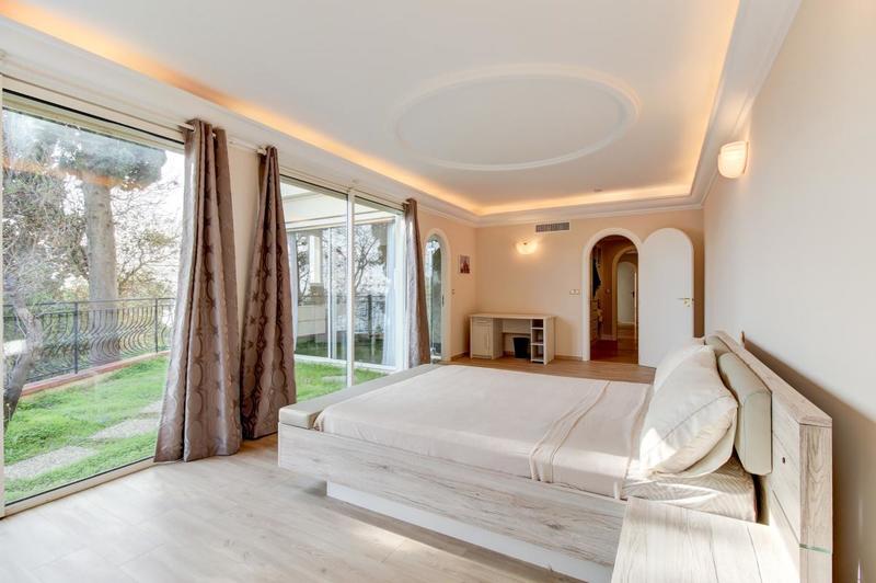 Villa - 295 m² - 7 pièces