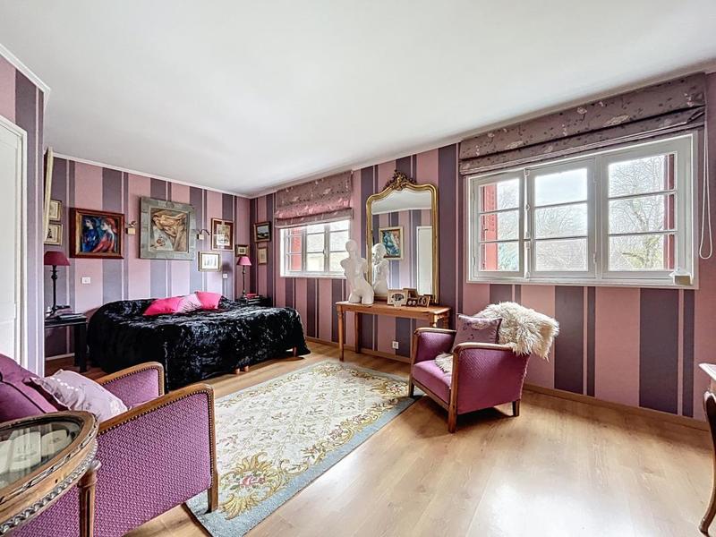 Propriété - 450 m² - 17 pièces