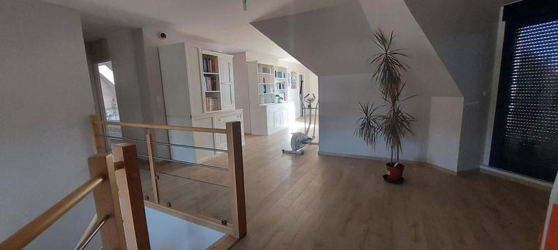 Pavillon - 240 m² - 8 pièces