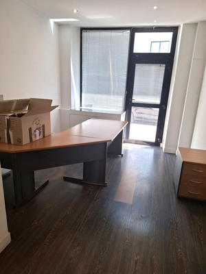 Local commercial - 74 m² - 4 pièces