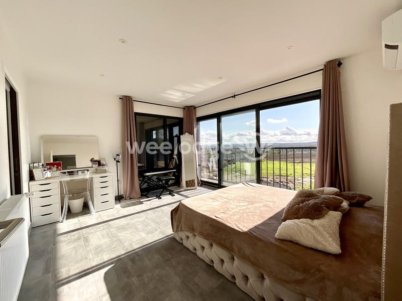 Villa - 260 m² - 9 pièces