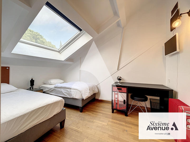 Appartement - 179 m² - 5 pièces