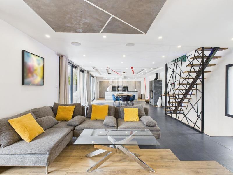 Maison - 203 m² - 6 pièces