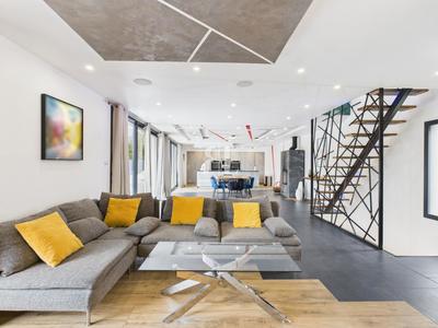 Maison - 203 m² - 6 pièces