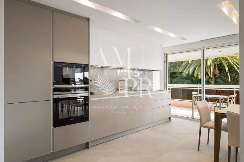 Appartement - 140 m² - 5 pièces