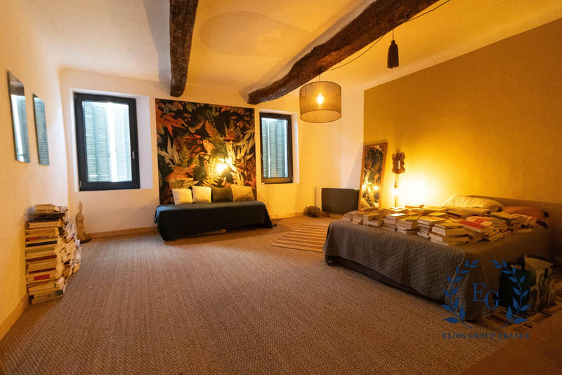 Maison - 482 m² - 14 pièces