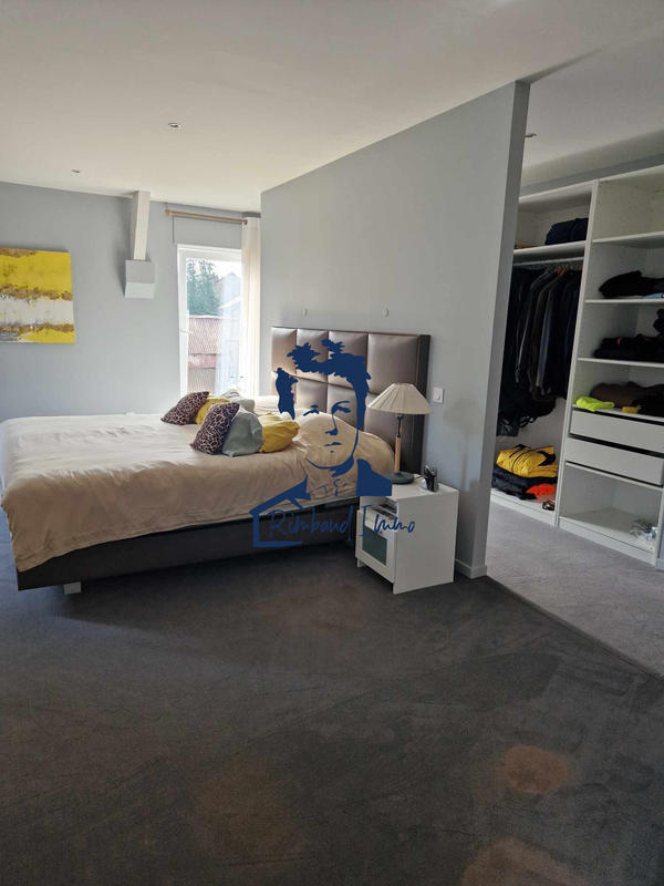 Maison - 377 m² - 12 pièces