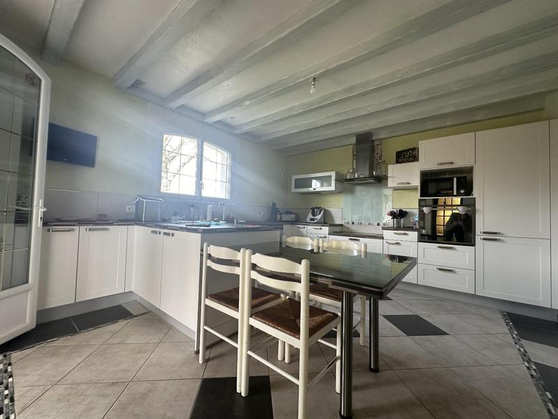 Maison - 212 m² - 8 pièces