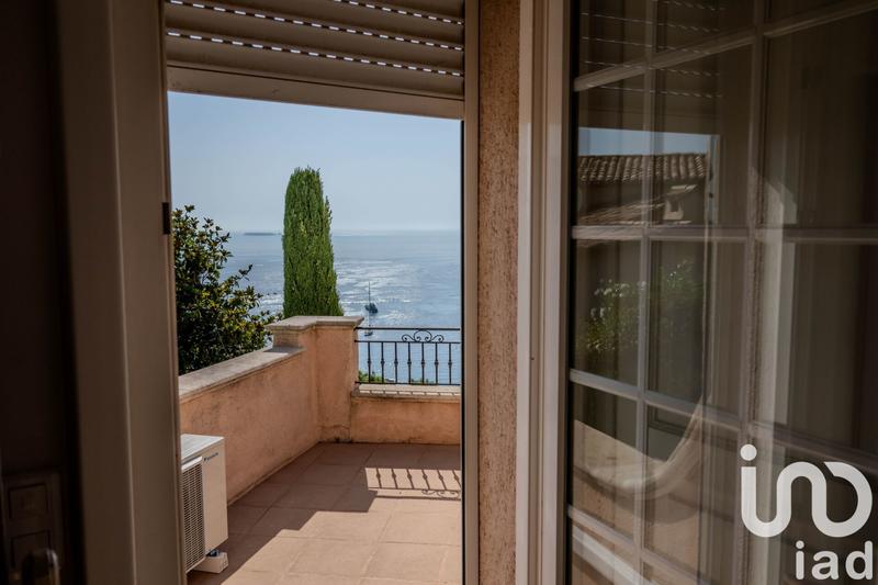 Maison - 250 m² - 7 pièces