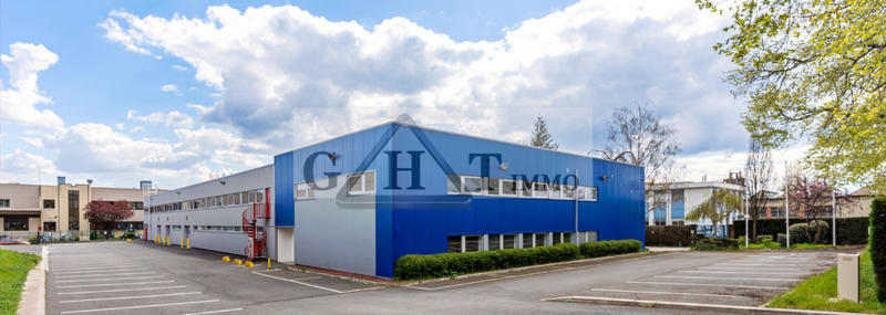 Entrepôt - 2 345 m²