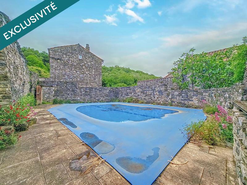 Propriété - 249 m² - 8 pièces