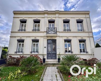 Maison - 335 m² - 8 pièces