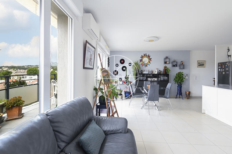 Appartement - 93 m² - 5 pièces