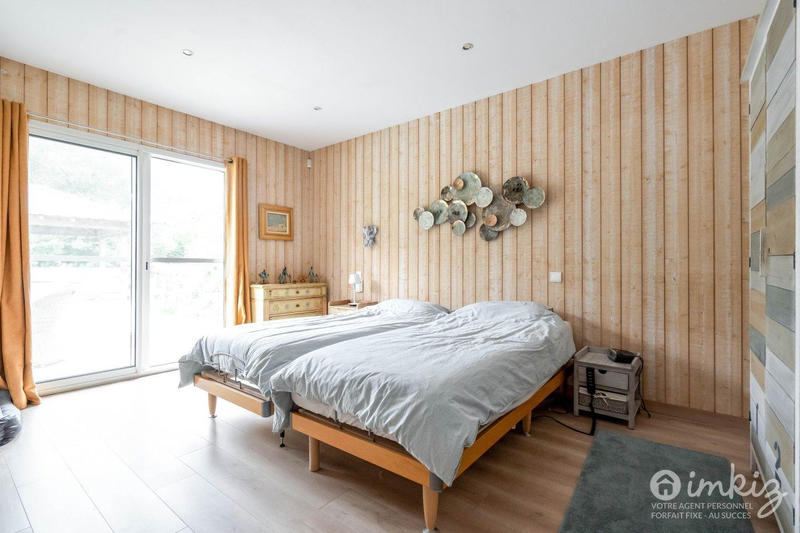 Maison - 215 m² - 9 pièces