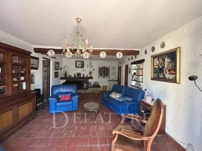 Villa - 136 m² - 10 pièces
