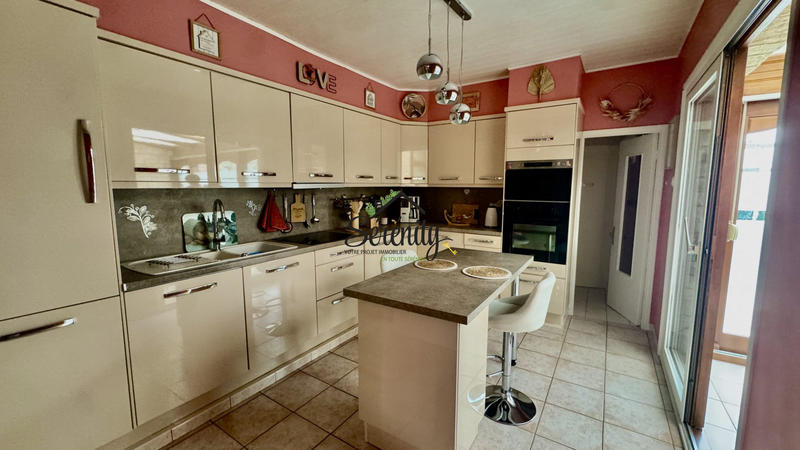 Maison - 95 m² - 6 pièces