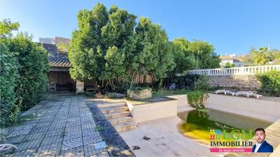 Maison - 345 m² - 8 pièces