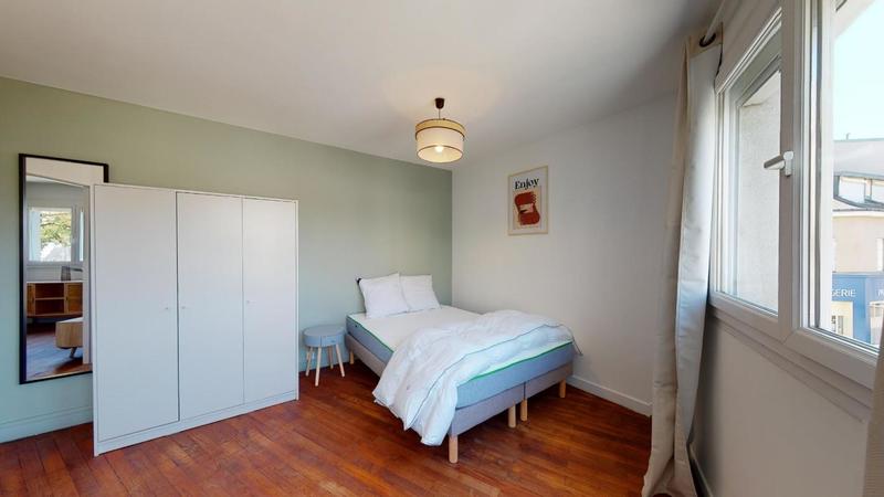 Appartement - 93 m² - 5 pièces