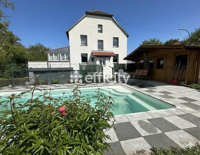 Maison - 200 m² - 8 pièces