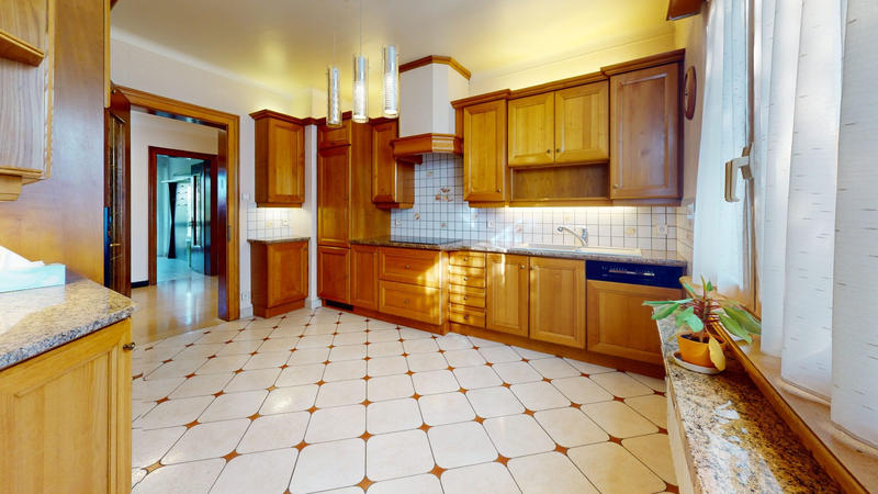 Maison - 226 m² - 7 pièces